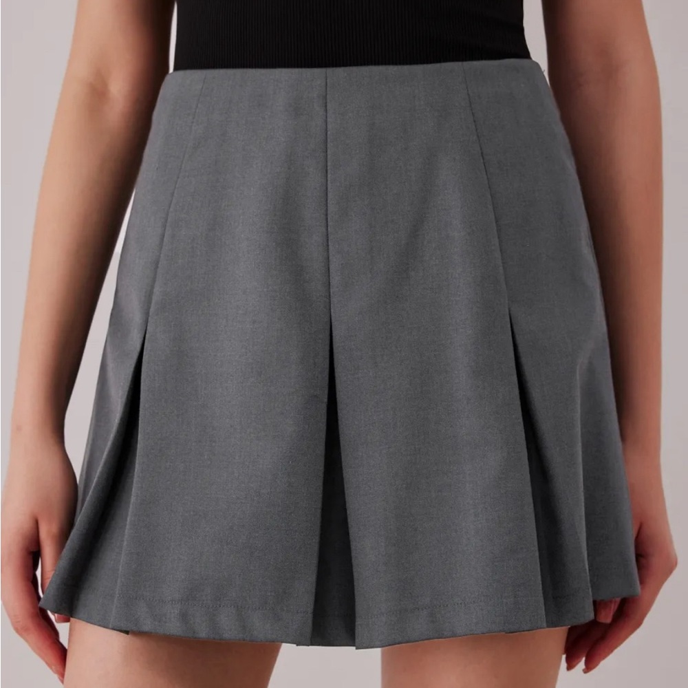 Cider Solid Mid Waist Pleated Skirt